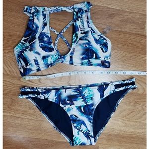 💙🤍 blue & white 2 piece swimsuit.